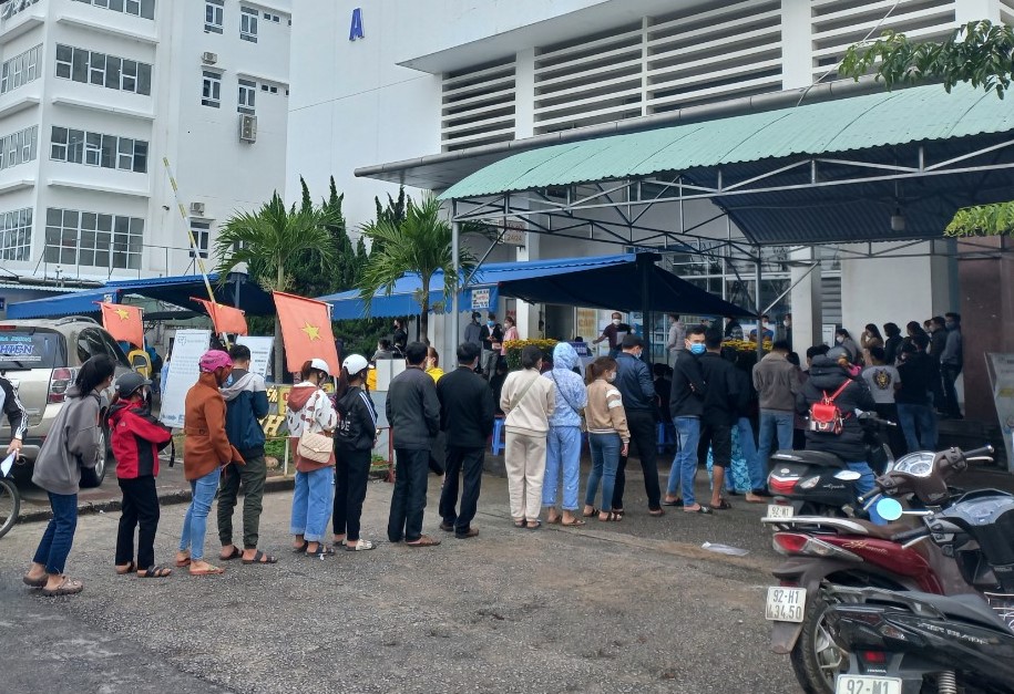 In Vietnam, people queue for COVID-19 tests after Tet holiday