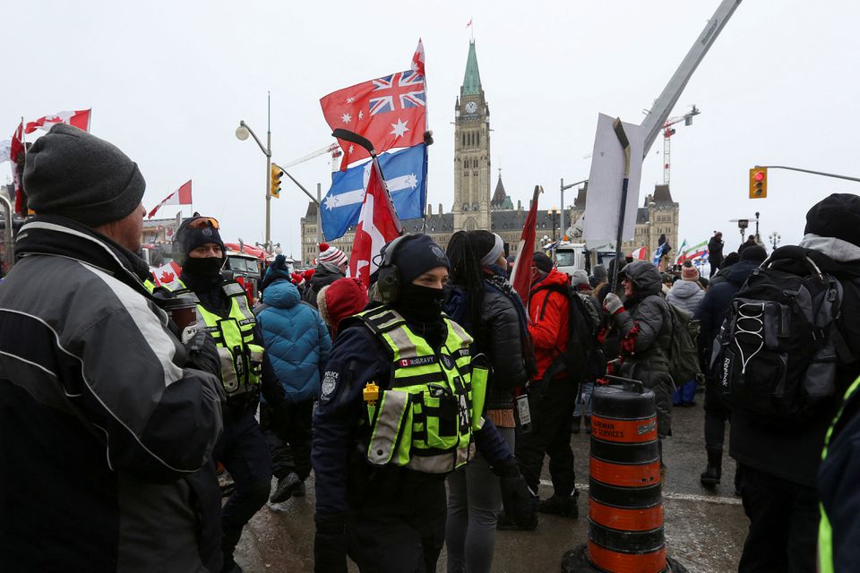 Police officers walk through protest crowd in front of the Parliament Hill, as truckers and supporters continue to protest coronavirus disease (COVID-19) vaccine mandates, in Ottawa, Ontario, Canada, February 6, 2022. Photo: Reuters