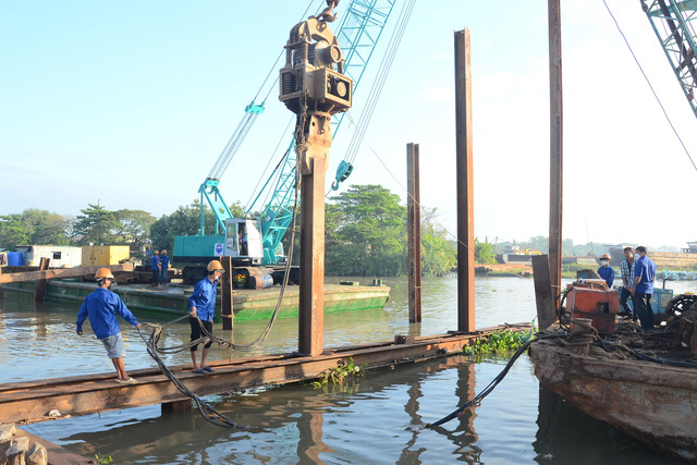 Vietnamese province begins $472,000 steel dam construction to prevent saltwater intrusion