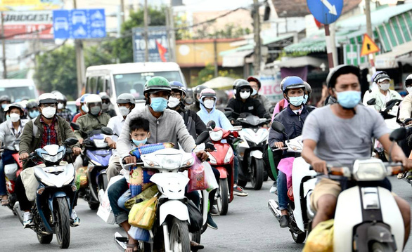 Ho Chi Minh City’s gateways overcrowded with returnees after Tet holiday