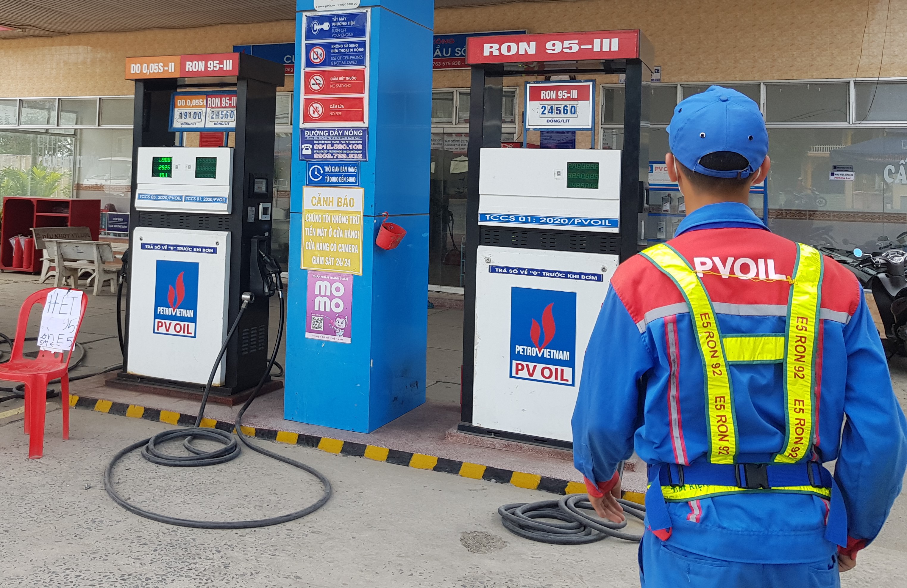 Vietnamese filling stations shut down over supply shortage, losses