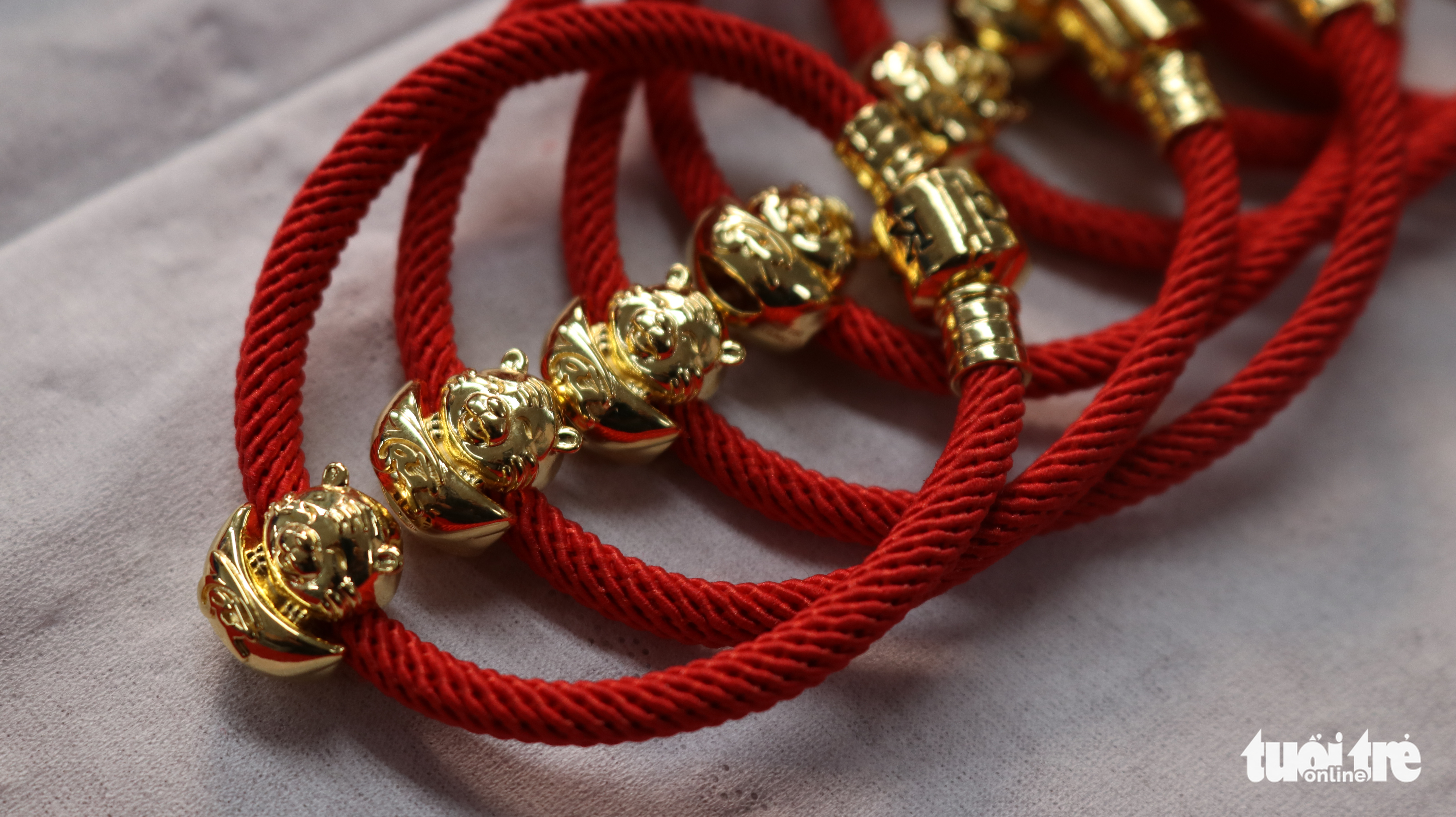 A close-up view of a gold tiger face bracelet at a jewelry shop in Ho Chi Minh City. Photo: Cong Trieu / Tuoi Tre