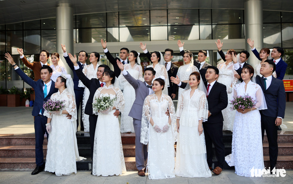 Ho Chi Minh City medical staff rejoice in special collective wedding