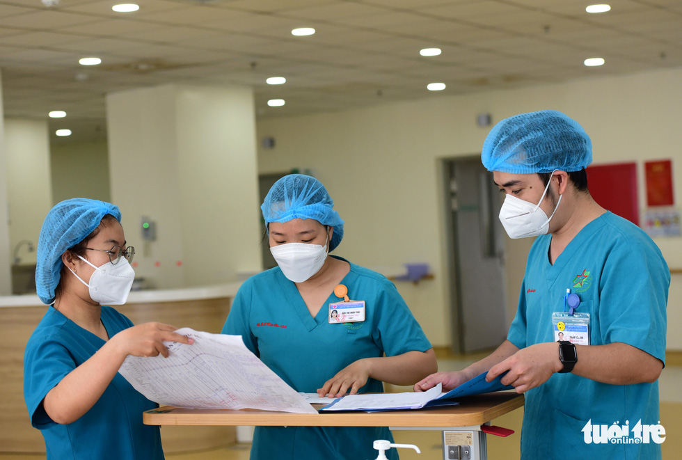 Tran Van An and Bui Thi Hoai Thu (right and center) are seen working at Military Hospital 175