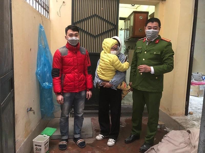 Neighbor, police major save child from burning house in Hanoi