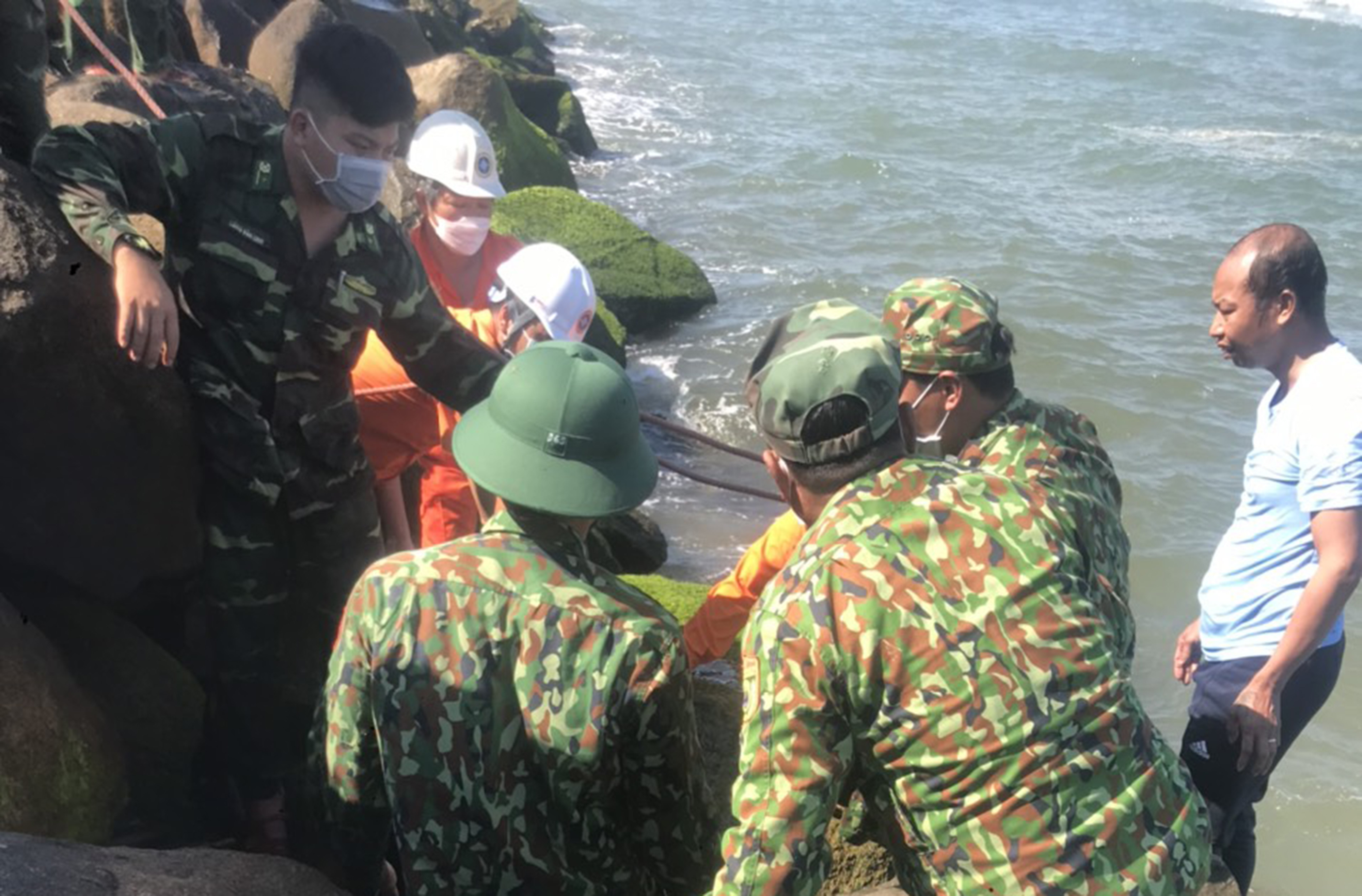 Authorities find bodies of last two victims from capsized boat off central Vietnam