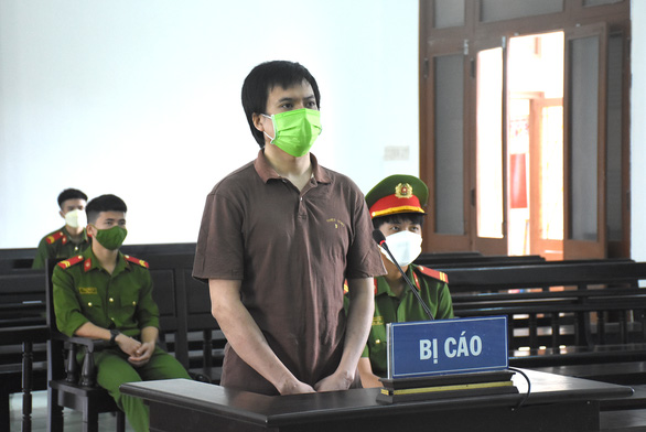 Vietnamese driver sentenced to 9 years behind bars for bringing Chinese into Vietnam illegally