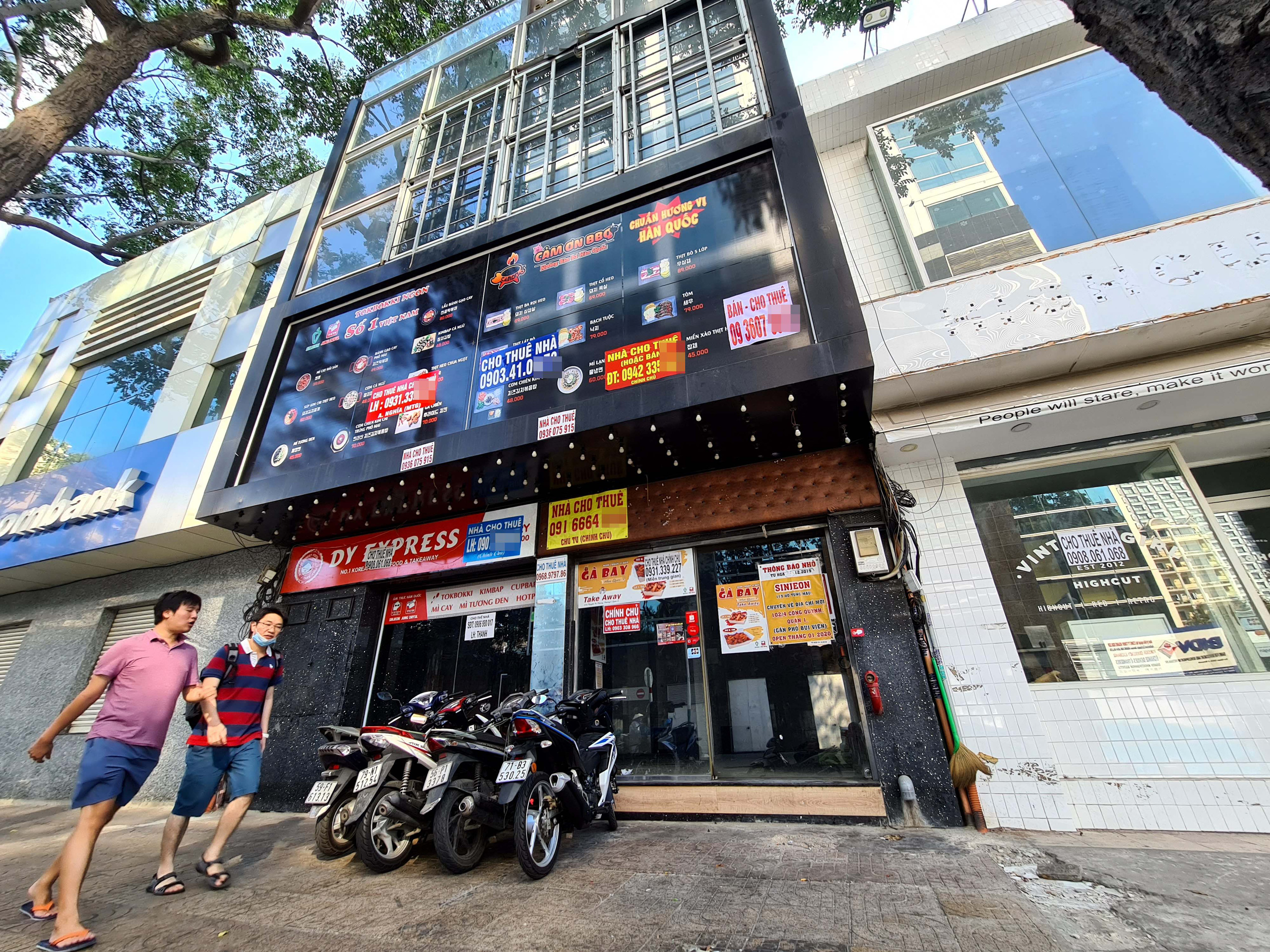 A commercial space is for rent on Ho Tung Mau Street in District 1, Ho Chi Minh City, 2020. Photo: Ngoc Hien/ Tuoi Tre