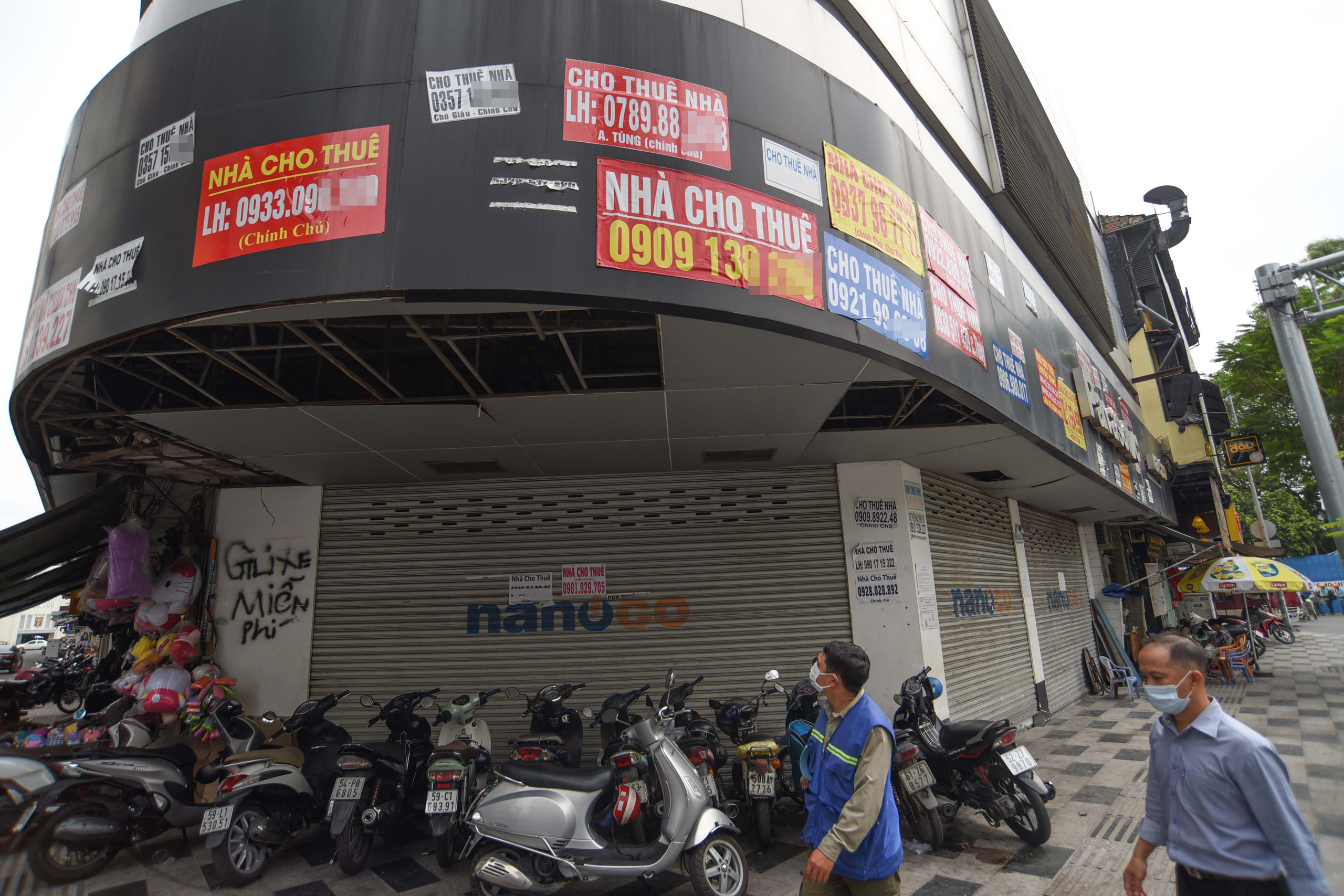 A commercial space is for rent at the corner of Nguyen An Ninh and Truong Dinh Streets in District 1, Ho Chi Minh City, December 7, 2020. Photo: Quang Dinh / Tuoi Tre