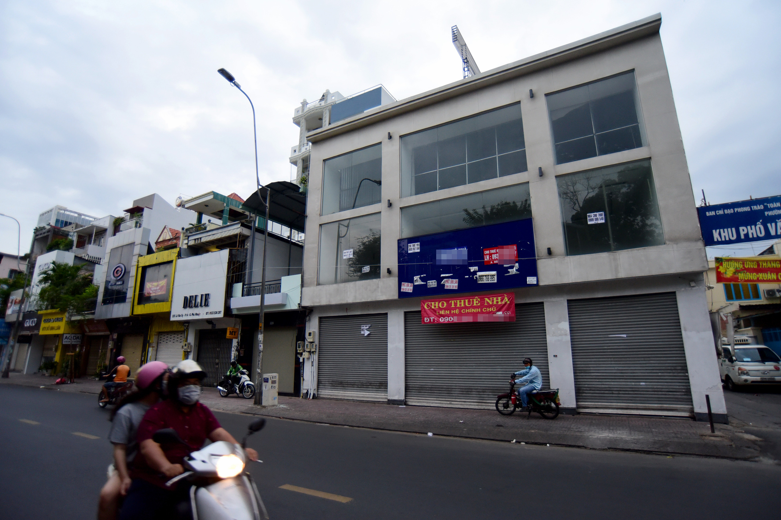 A commercial space is for rent on Le Van Sy Street in Phu Nhuan District, Ho Chi Minh City, April 15, 2020. Photo: Quang Dinh / Tuoi Tre