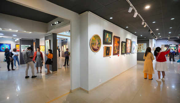 Art lovers visit the annual ‘Green Dreams’ art exhibition at the Ho Chi Minh Fine Arts Association in District 3, Ho Chi Minh City. Photo: Huu Hanh / Tuoi Tre
