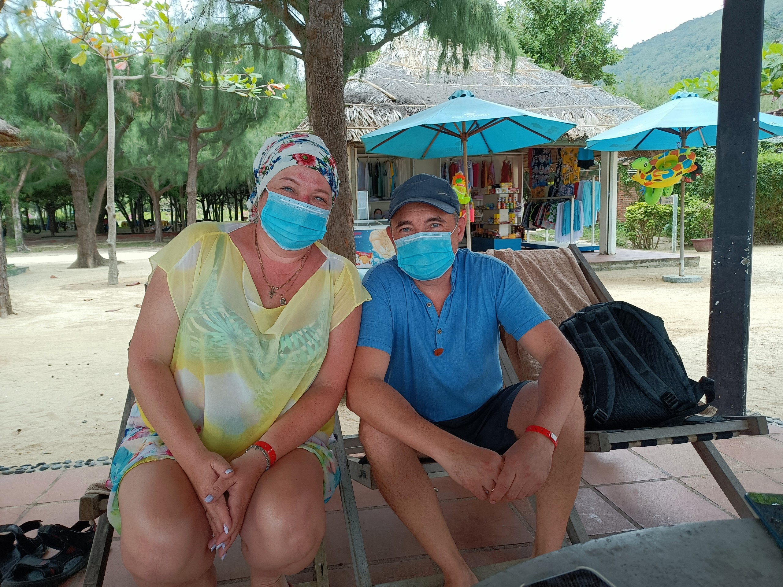 Larisa and her husband during their trip to Hoa Lan Island off Khanh Hoa Province, Vietnam. Photo: Minh Chien / Tuoi Tre