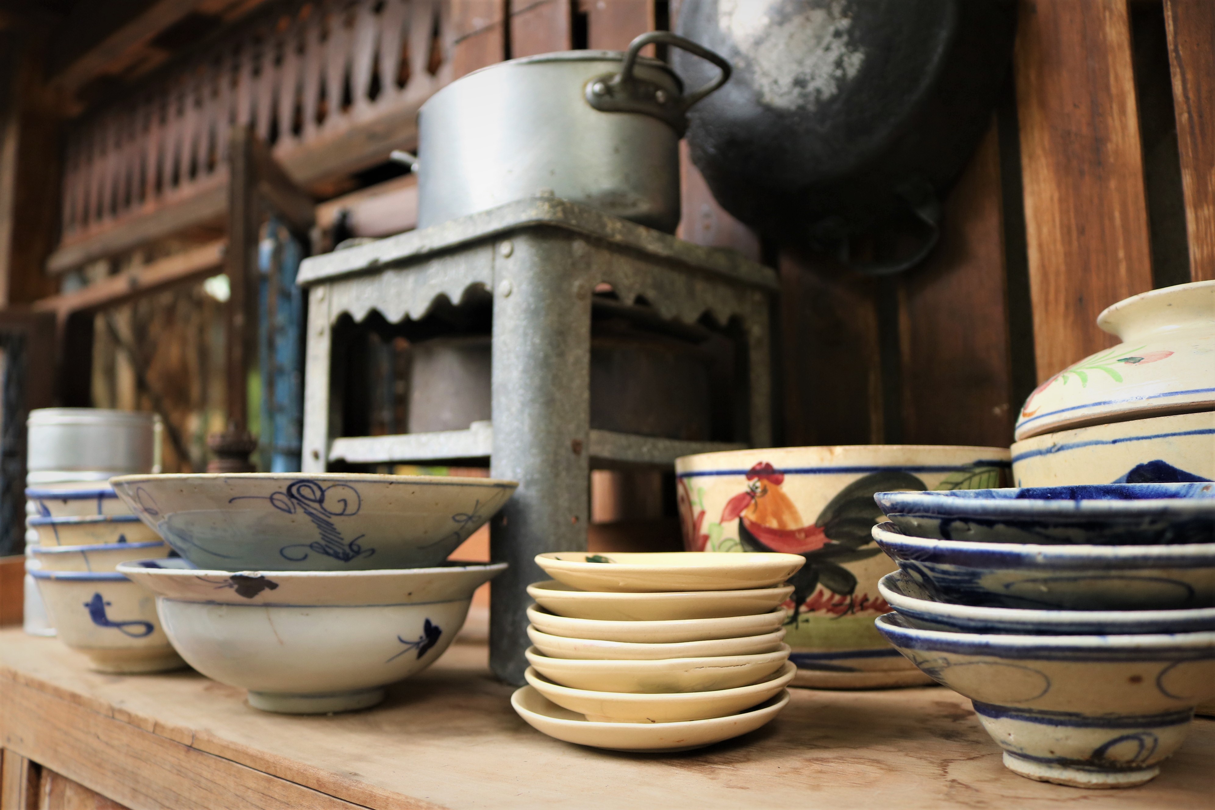 A set of vintage dishes Hiep collected from a house in the Mekong Delta at Lua Sai Gon café in Phu Nhuan District, Ho Chi Minh City. Photo: Hoang An / Tuoi Tre News