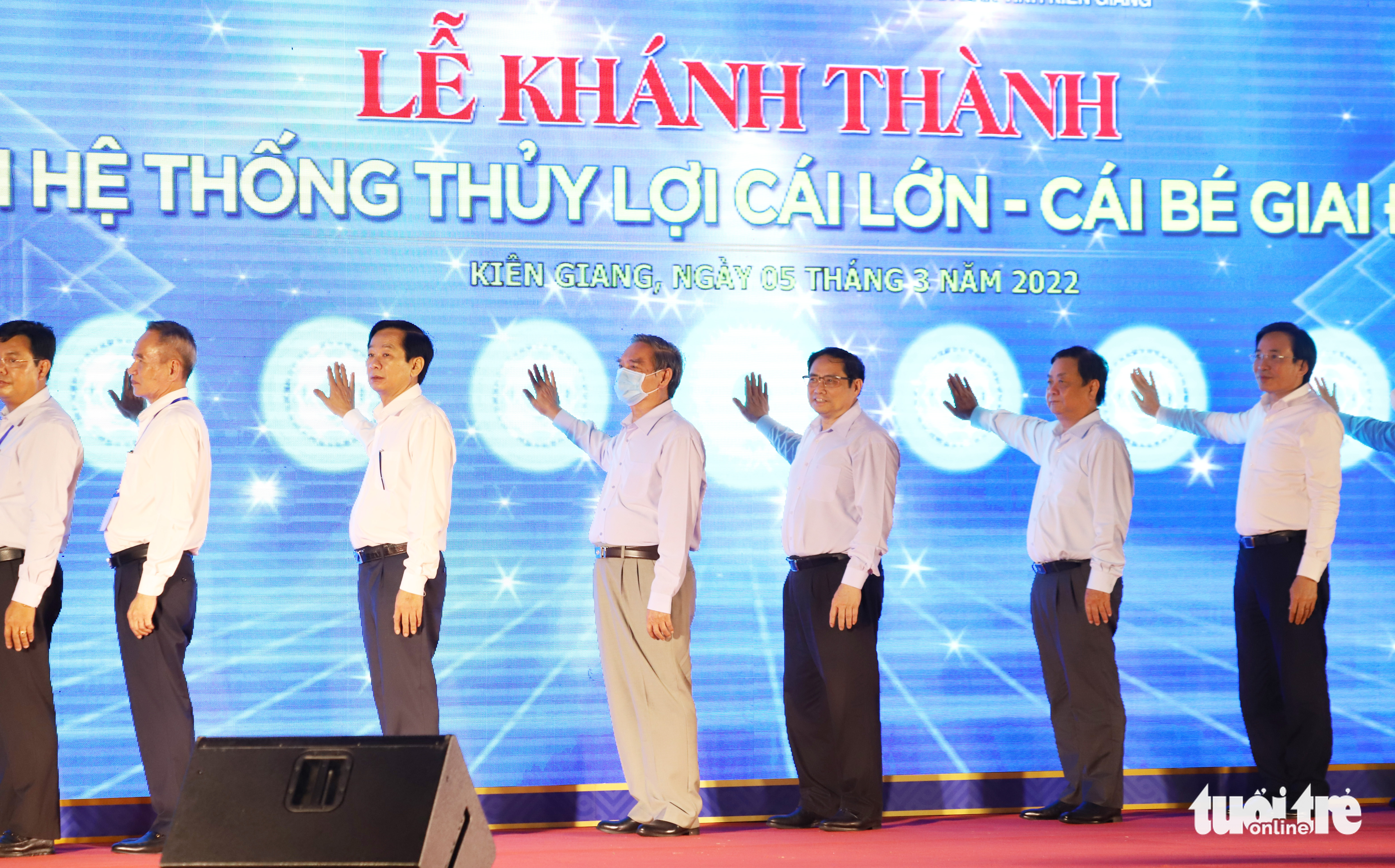 Prime Minister Pham Minh Chinh and leaders of localities in the Mekong Delta officially inaugurate the Cai Lon-Cai Be irrigation system, March 5, 2022. Photo: Chi Quoc / Tuoi Tre