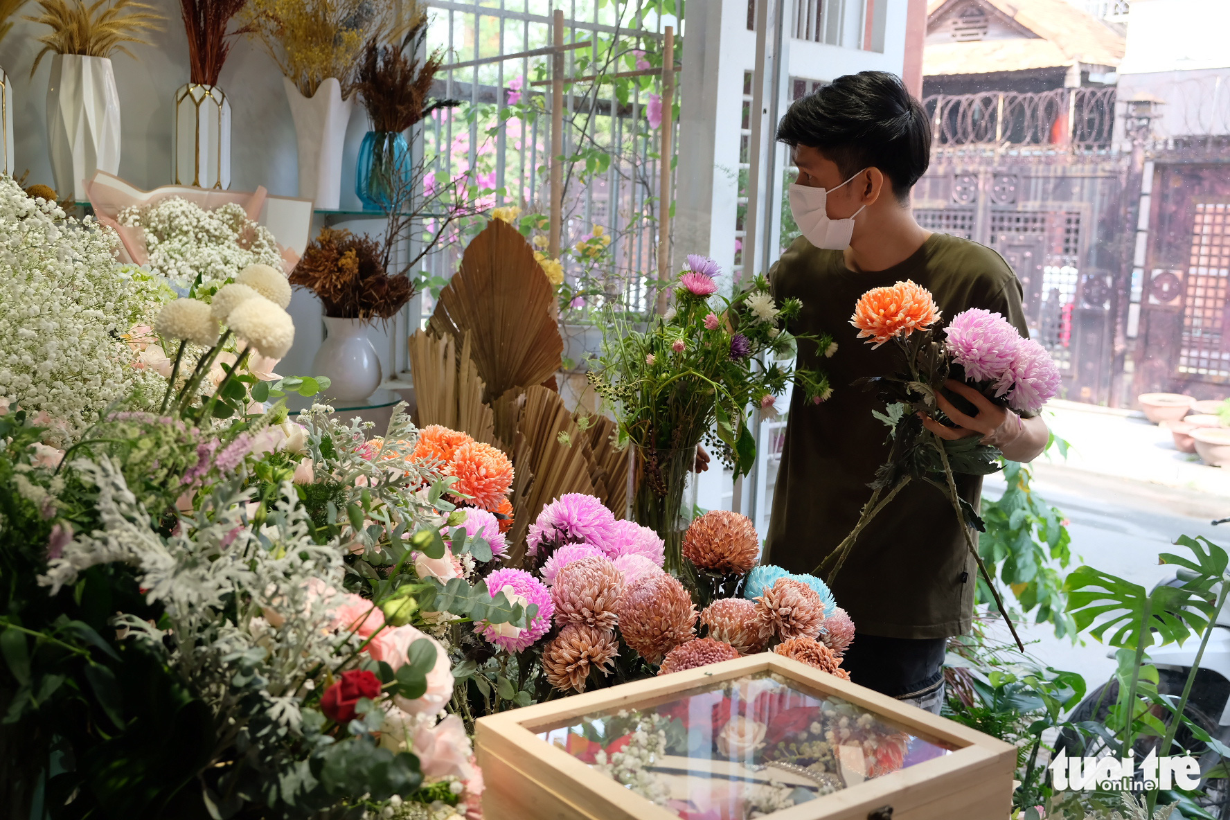 Ho Chi Minh City flower market heats up ahead of International Women’s Day