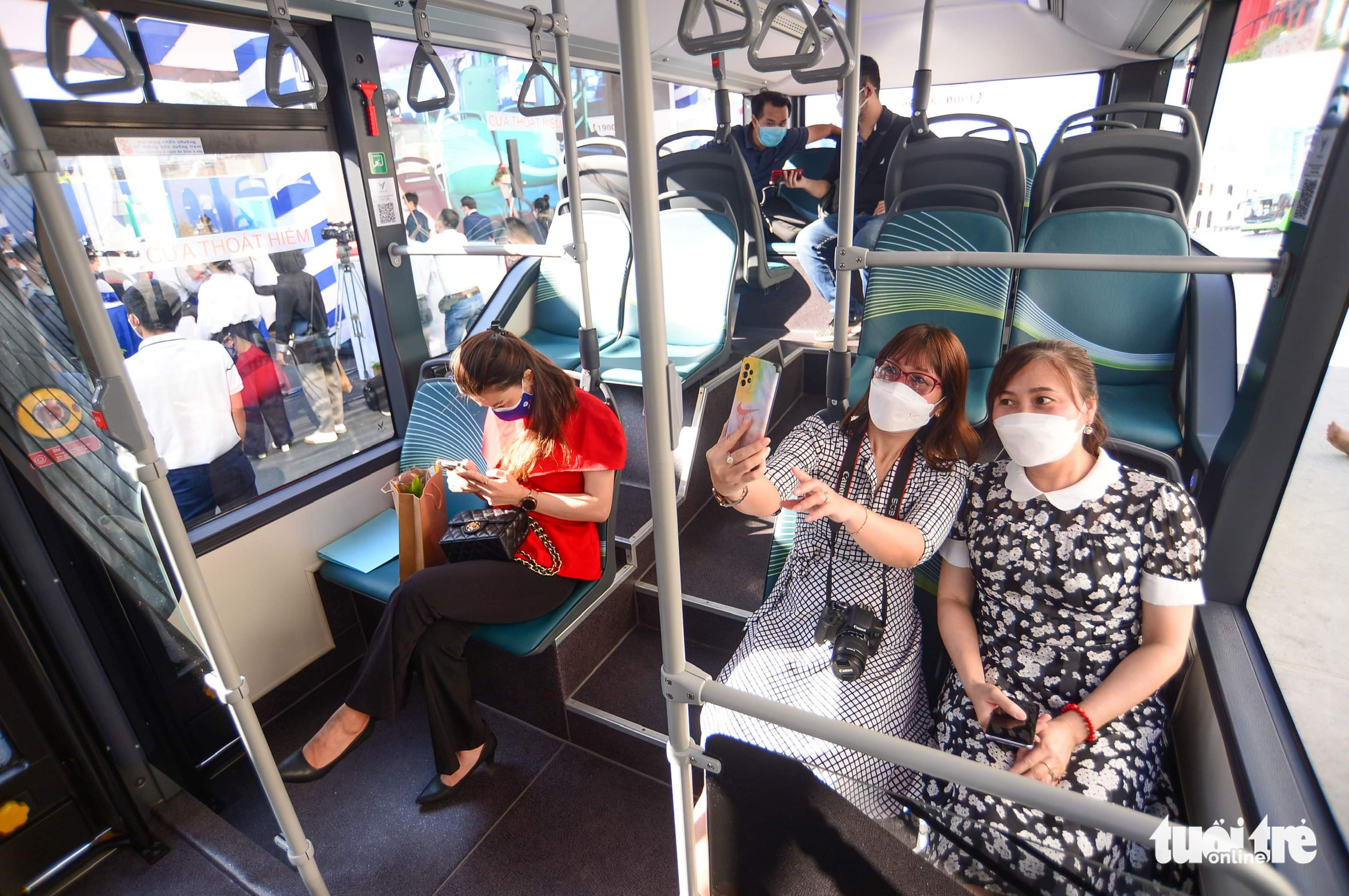 Passengers on an electric bus in Ho Chi Minh City, March 8, 2022. Photo: Quang Dinh / Tuoi Tre