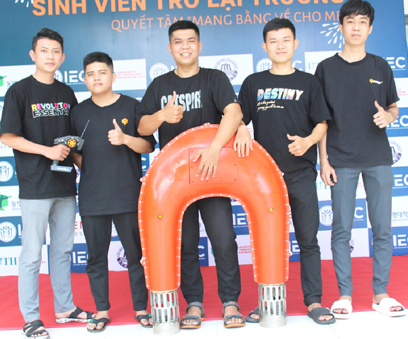 Students make first remote-controlled life preserver in Vietnam