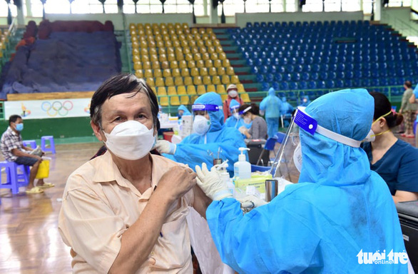 Health ministry announces 194,815 more coronavirus cases in Vietnam