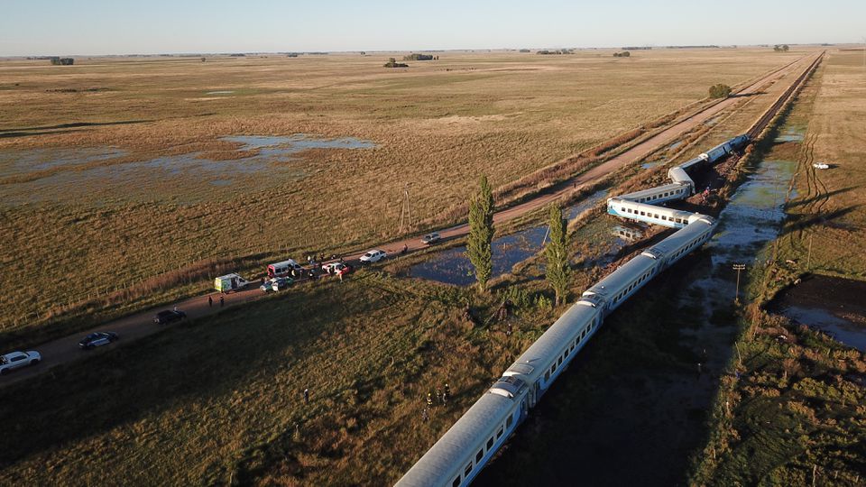 Intercity train derails in Argentina, injuring 21
