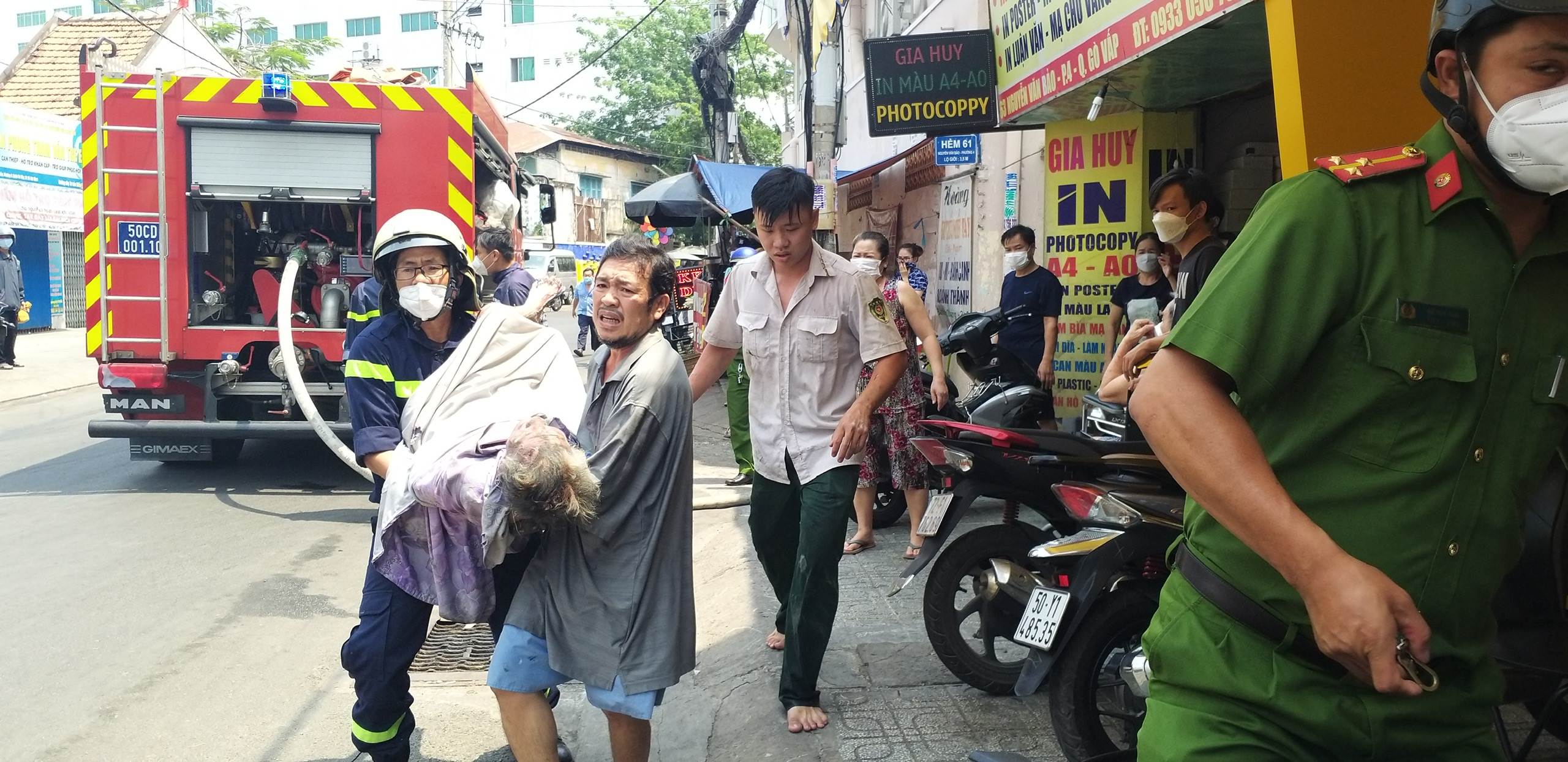 Rescuers save two paralyzed elders from burning house in Ho Chi Minh City