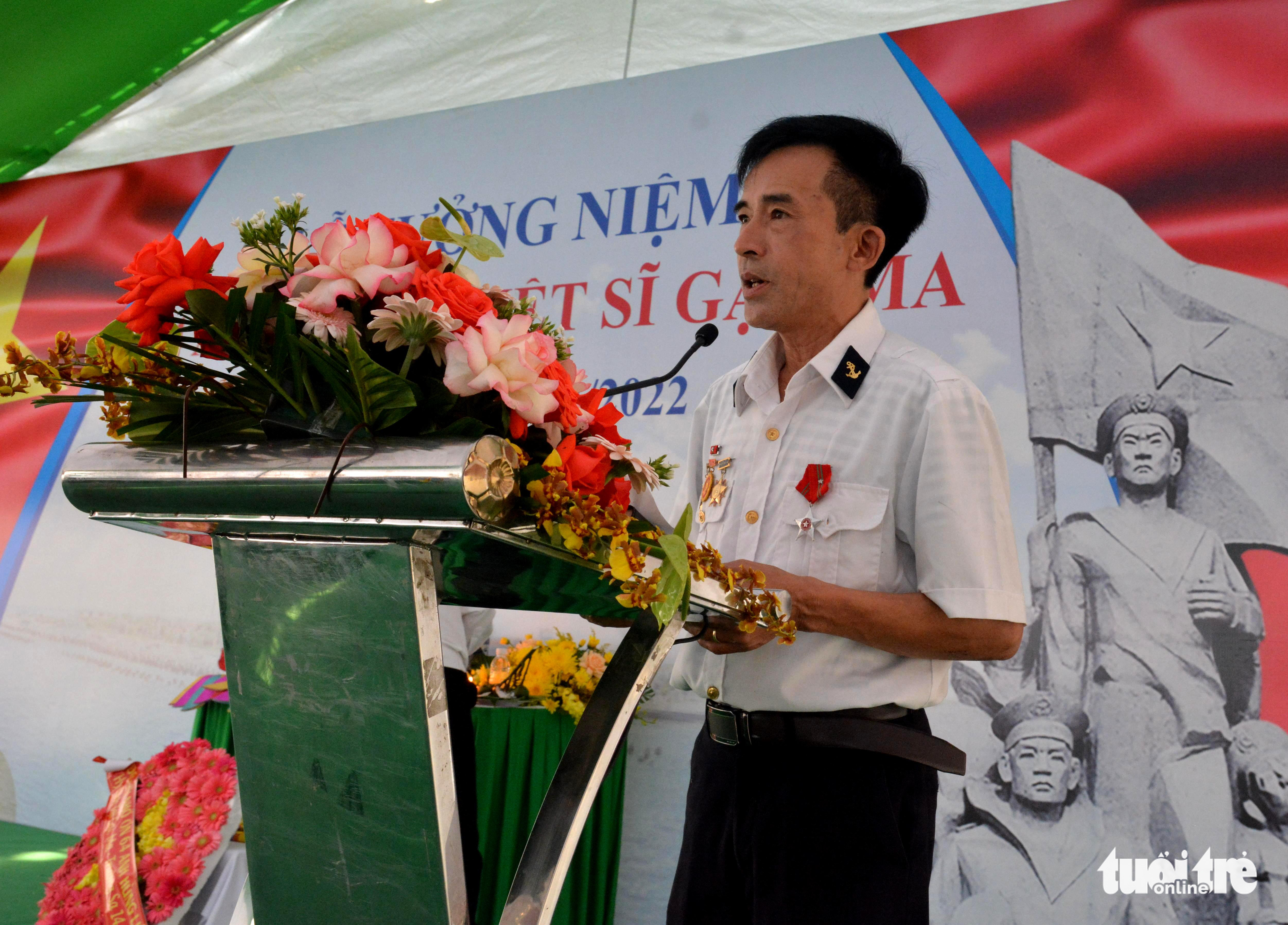 Le Huu Thao, a Gac Ma veteran, speaks at the ceremony to commemorate the fallen soldiers in Ha Tinh Province, March 14, 2022. Photo: Le Minh / Tuoi Tre