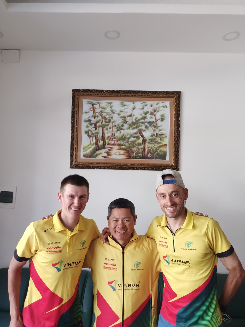 From left to right, Ho Chi Minh City-Vinama’s Russian cyclist Igor Frolov, head coach Do Thanh Dat, and Spanish cyclist Javier Perez. Photo: M.Q. / Tuoi Tre