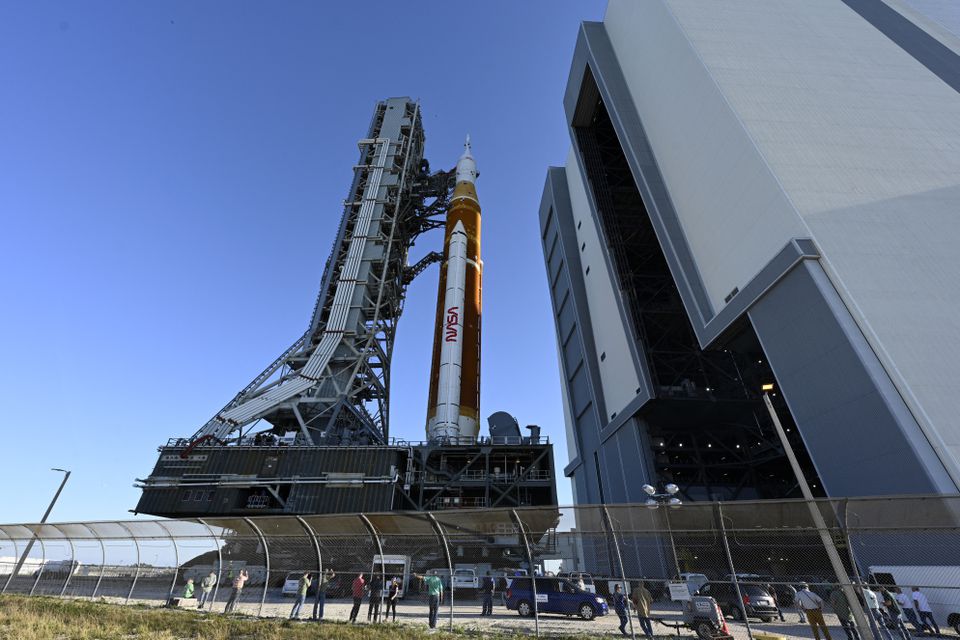 NASA's next-generation moon rocket, the Space Launch System (SLS) rocket with its Orion crew capsule perched on top, makes a highly anticipated, slow-motion journey from the Vehicle Assembly Building (VAB) to its launch pad at Cape Canaveral, Florida, U.S. March 17, 2022. Photo: Reuters