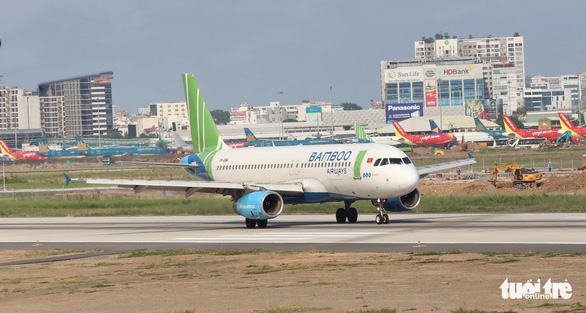 Vietnam’s aviation authorities demand early completion of Tan Son Nhat runway repair
