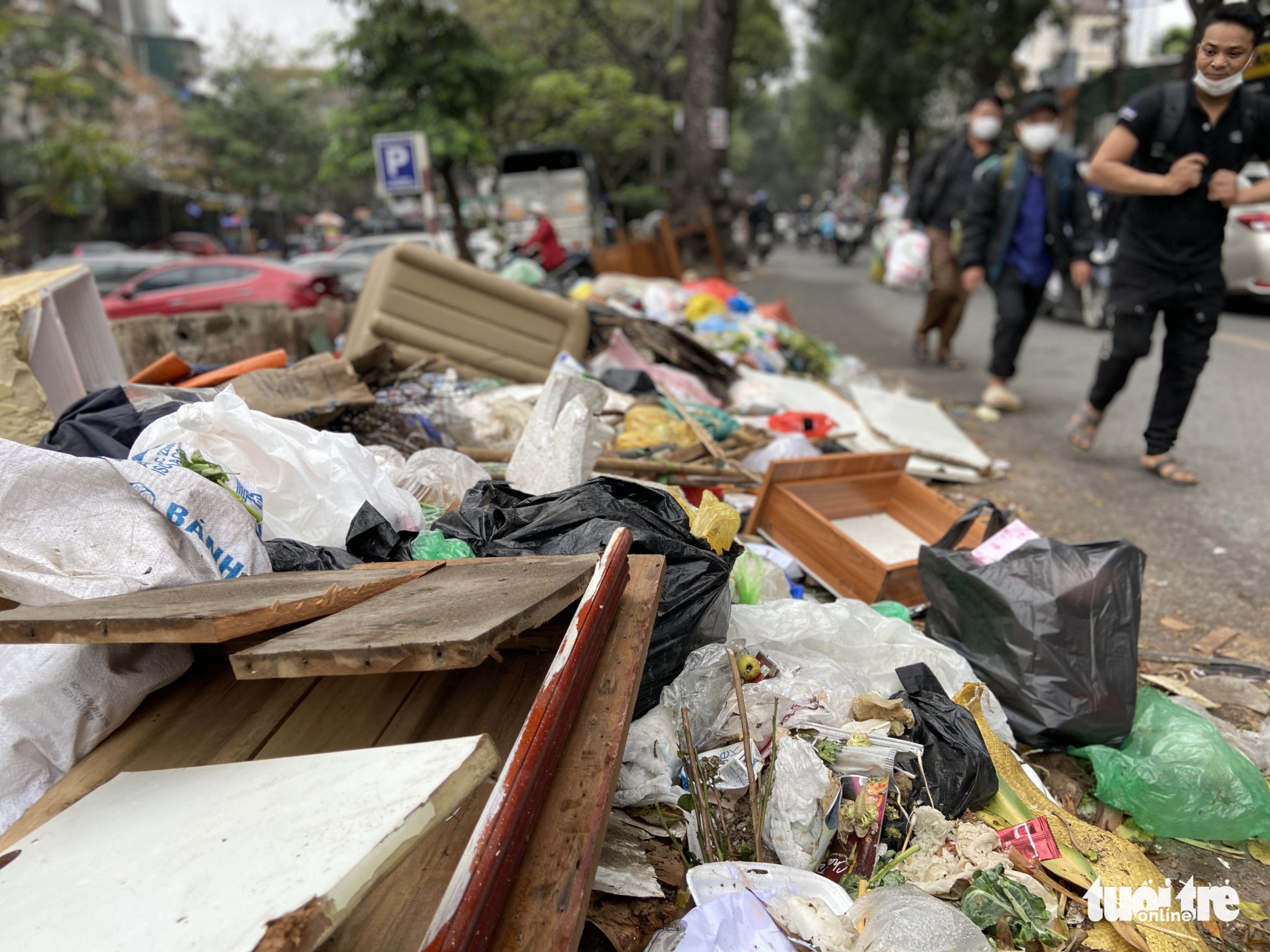 Hanoi streets become landfills as illegal dumping recurs