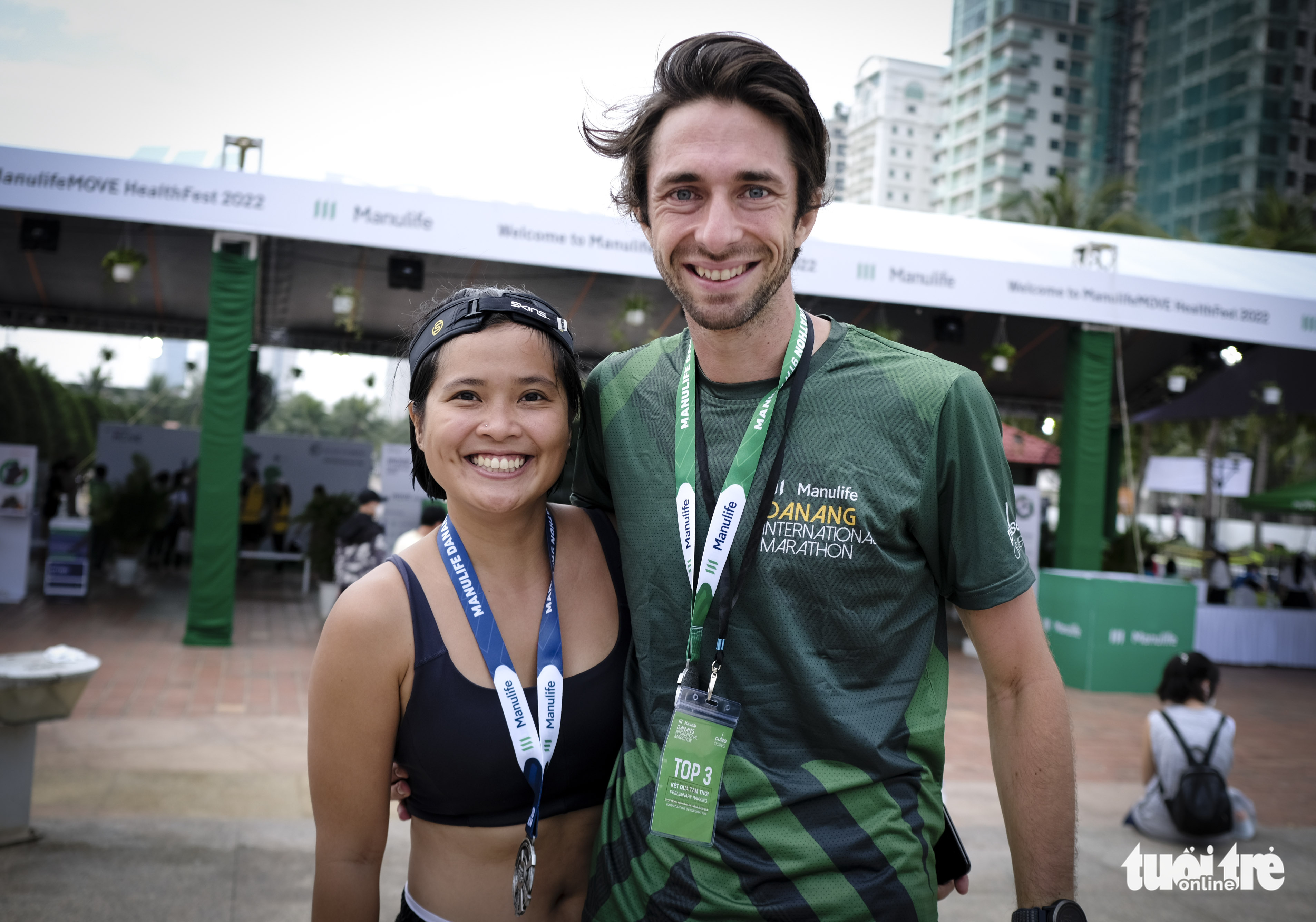 British man Aeron Foster is pictured after finishing third in the 21-kilometer race at the Manulife Da Nang International Marathon 2022. Photo: Tan Luc / Tuoi Tre