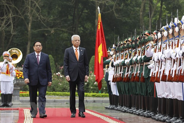 Malaysian prime minister commences first official visit to Vietnam