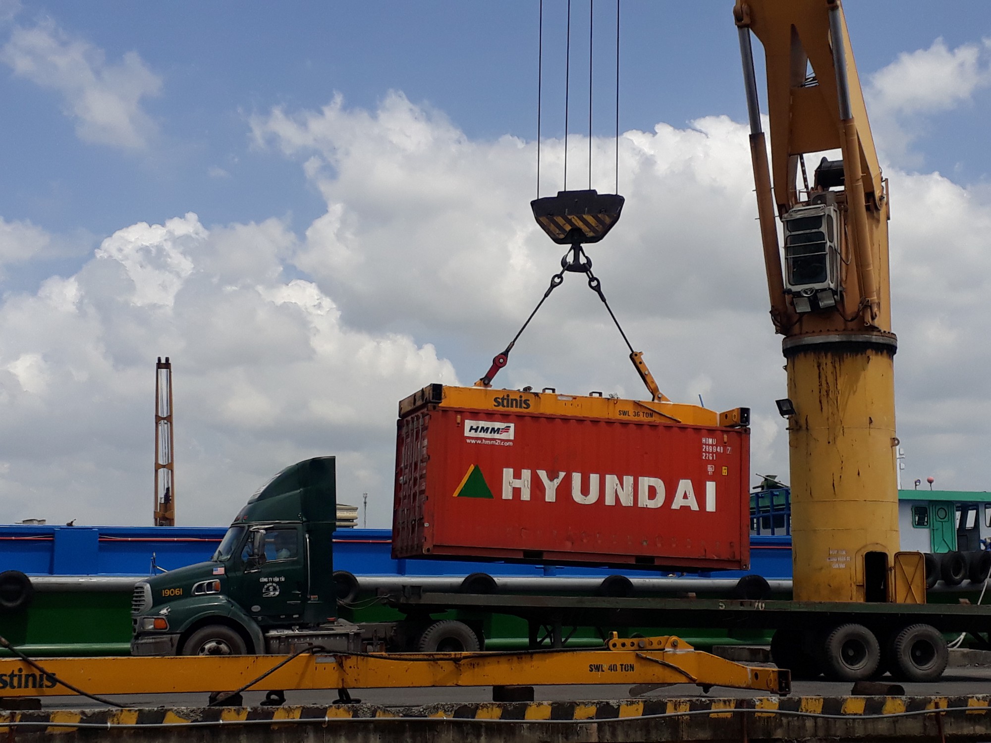 Vietnam re-exports 25 containers of Monazite concentrates to Russia over radioactive materials