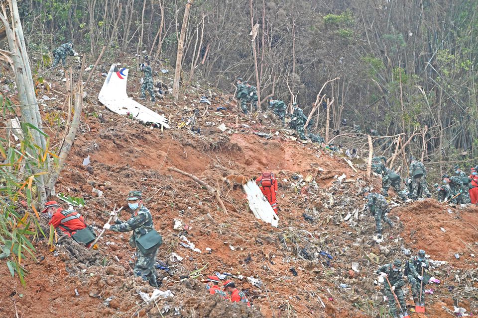 Rescuers search for the black boxes at a plane crash site in Tengxian county of Wuzhou, Guangxi Zhuang Autonomous Region, China March 22, 2022. A China Eastern Airlines passenger plane, flight MU5735, crashed into the mountainside on Monday. Photo: Zhou Hua/Xinhua via REUTERS