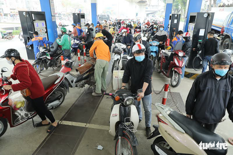 Vietnamese lawmakers agree to cut environment tax on fuel by half
