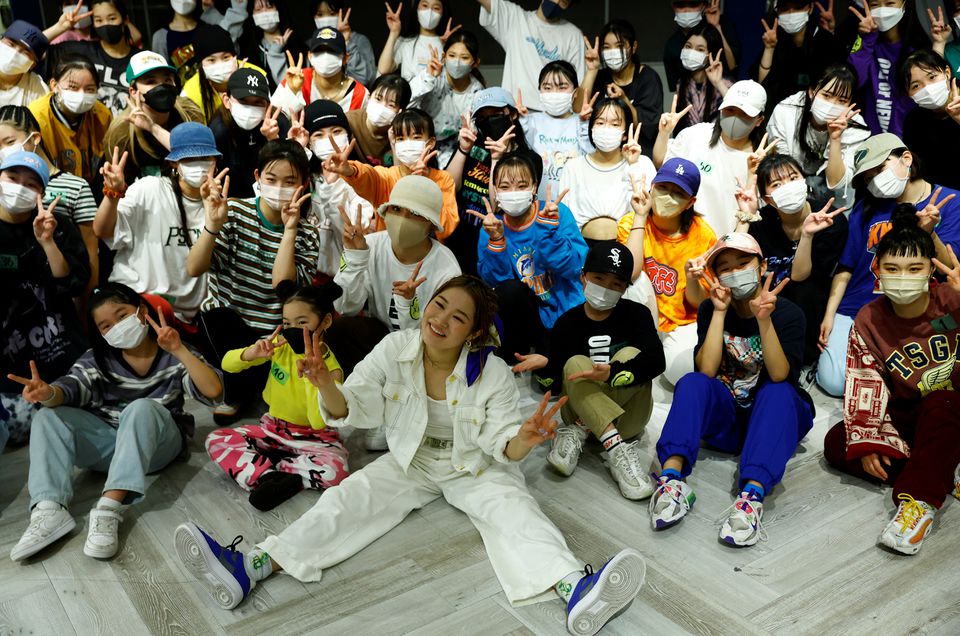 Japanese dancer ReiNa take photos with her students after her dance class in Tokyo, Japan February 26, 2022. Photo: Reuters