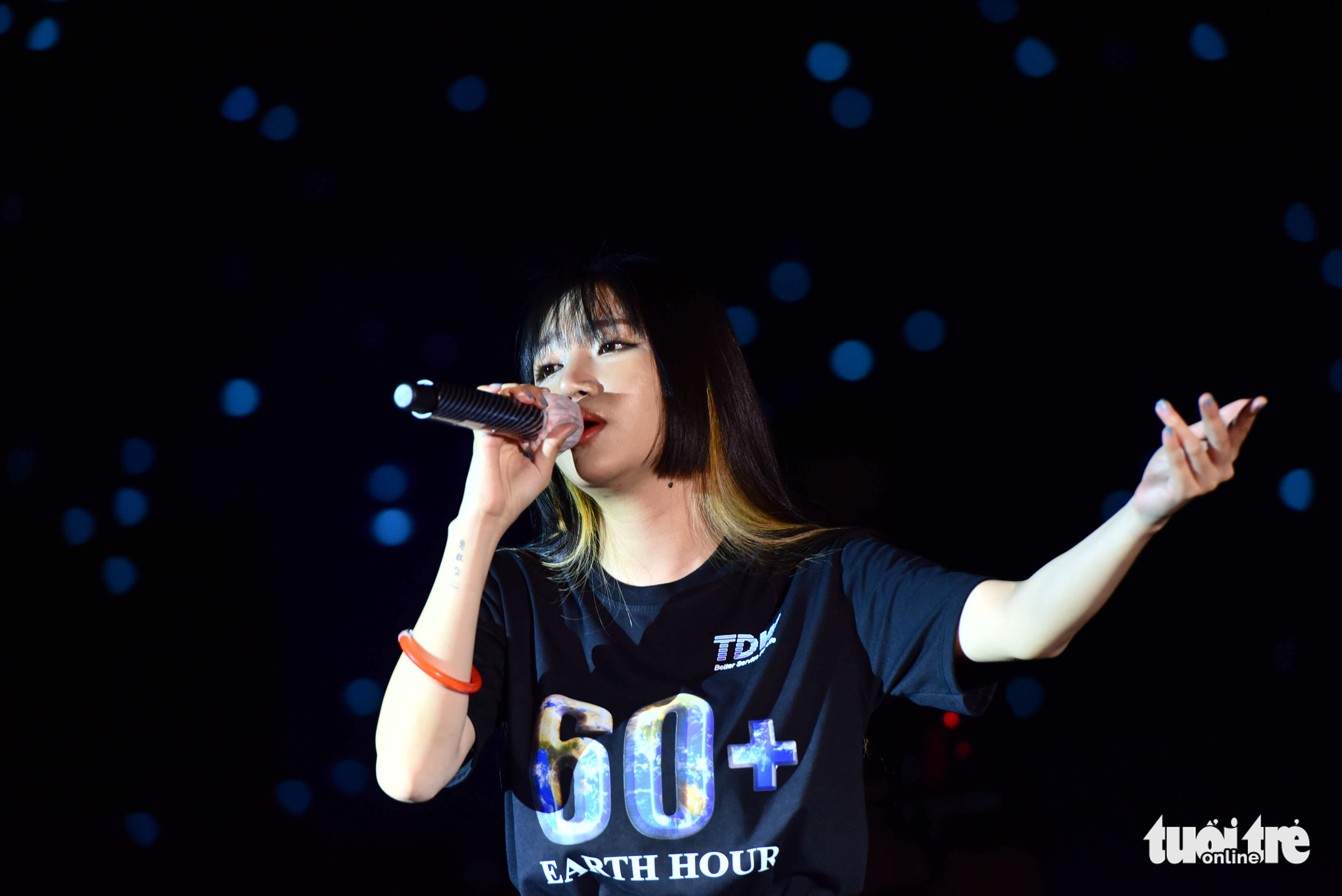 Singer Orange performs at the event marking the 2022 Earth Hour in Ho Chi Minh City, March 26, 2022. Photo: Duyen Phan / Tuoi Tre