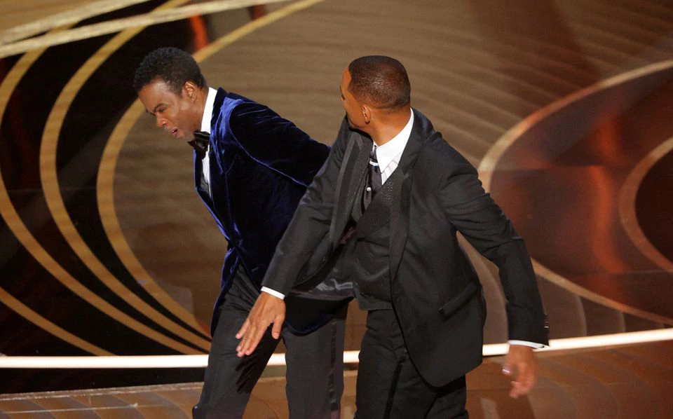 Will Smith hits at Chris Rock as Rock spoke on stage during the 94th Academy Awards in Hollywood, Los Angeles, California, U.S., March 27, 2022. Photo: Reuters