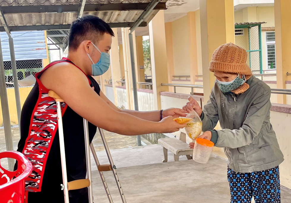 Whenever he’s back in his hometown, Nguyen Van Luu (left), along with other philanthropists, prepares free meals for patients at local hospitals.