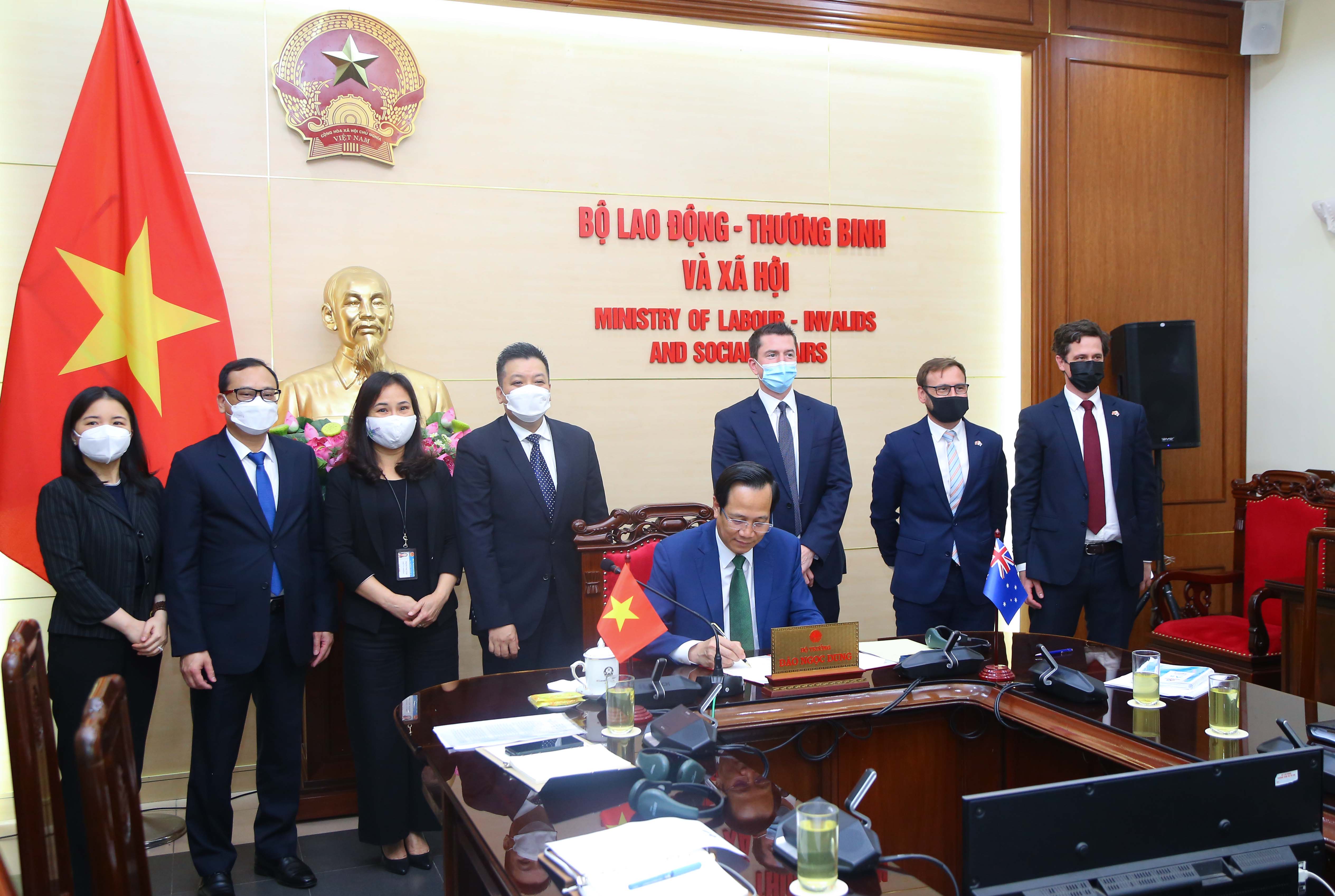 Vietnam, Australia sign MoU on providing assistance for agricultural workers