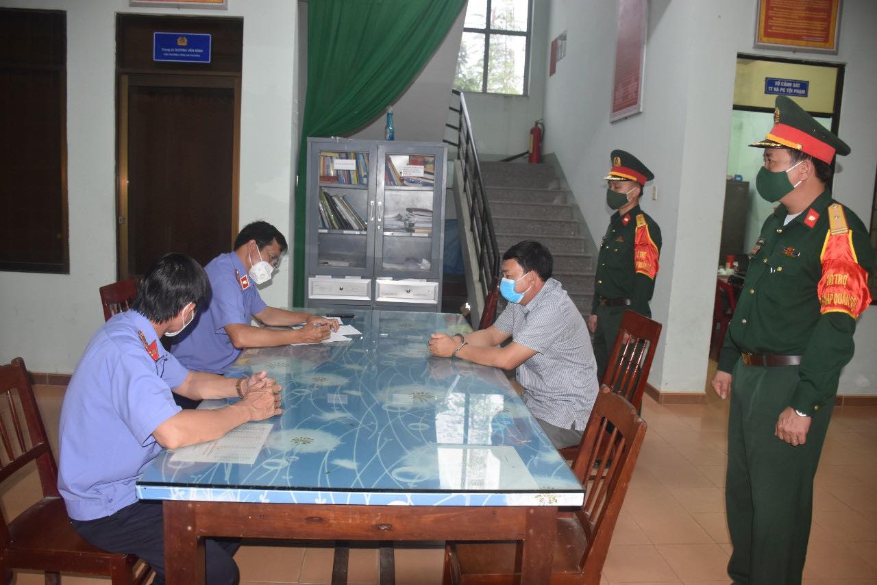 Vietnamese drug-fighting officer arrested for receiving bribe to disregard drug use violation