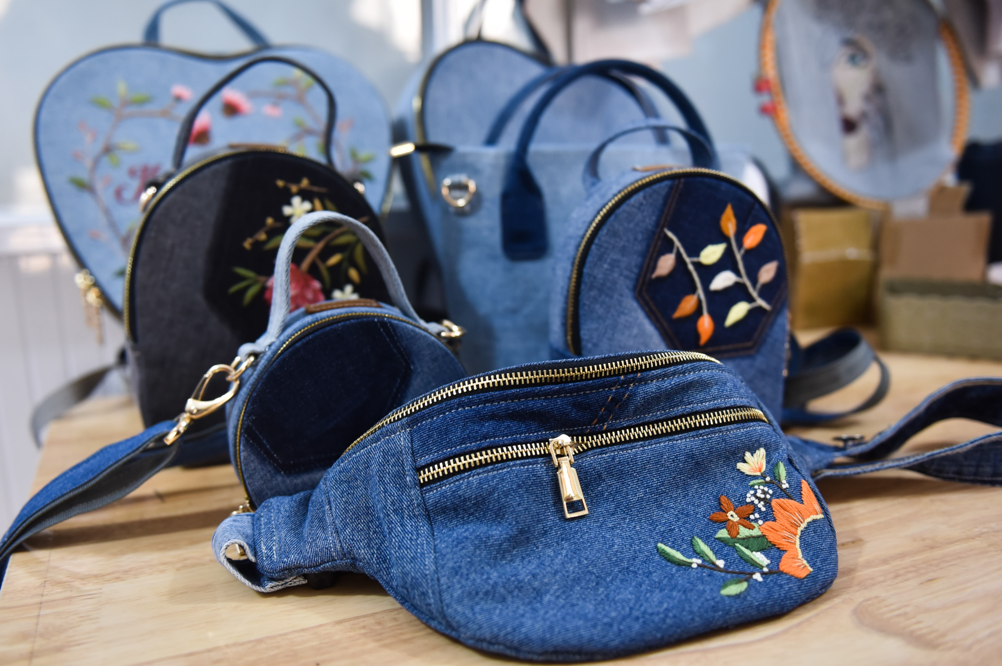 This Vietnamese woman is transforming old denim into magnificent bags ...