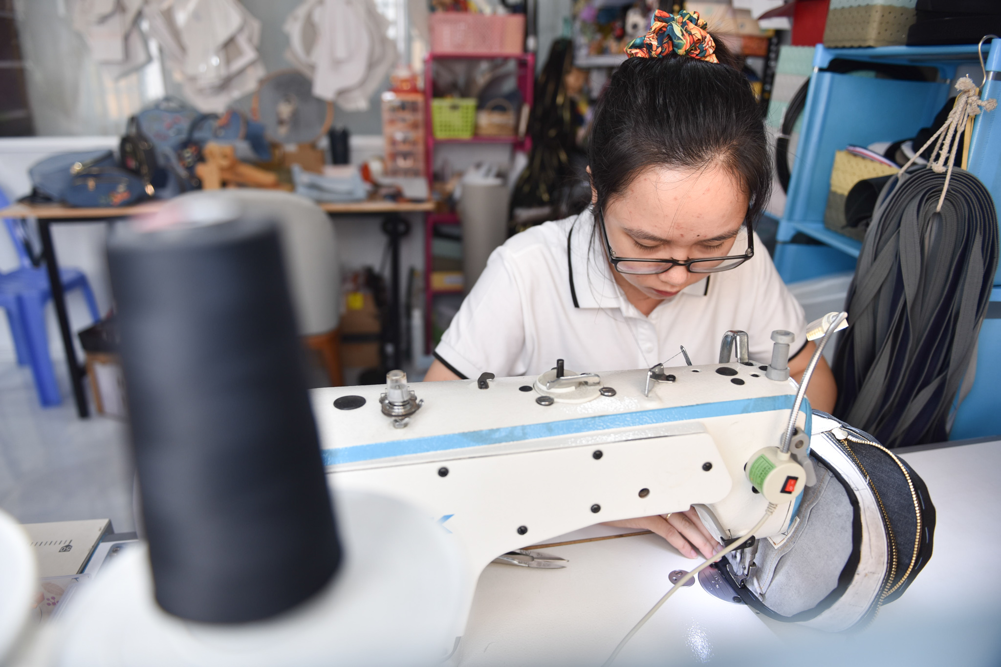 Tham sews a bag at her shop in Tan Binh District, Ho Chi Minh City. Photo: Ngoc Phuong / Tuoi Tre News