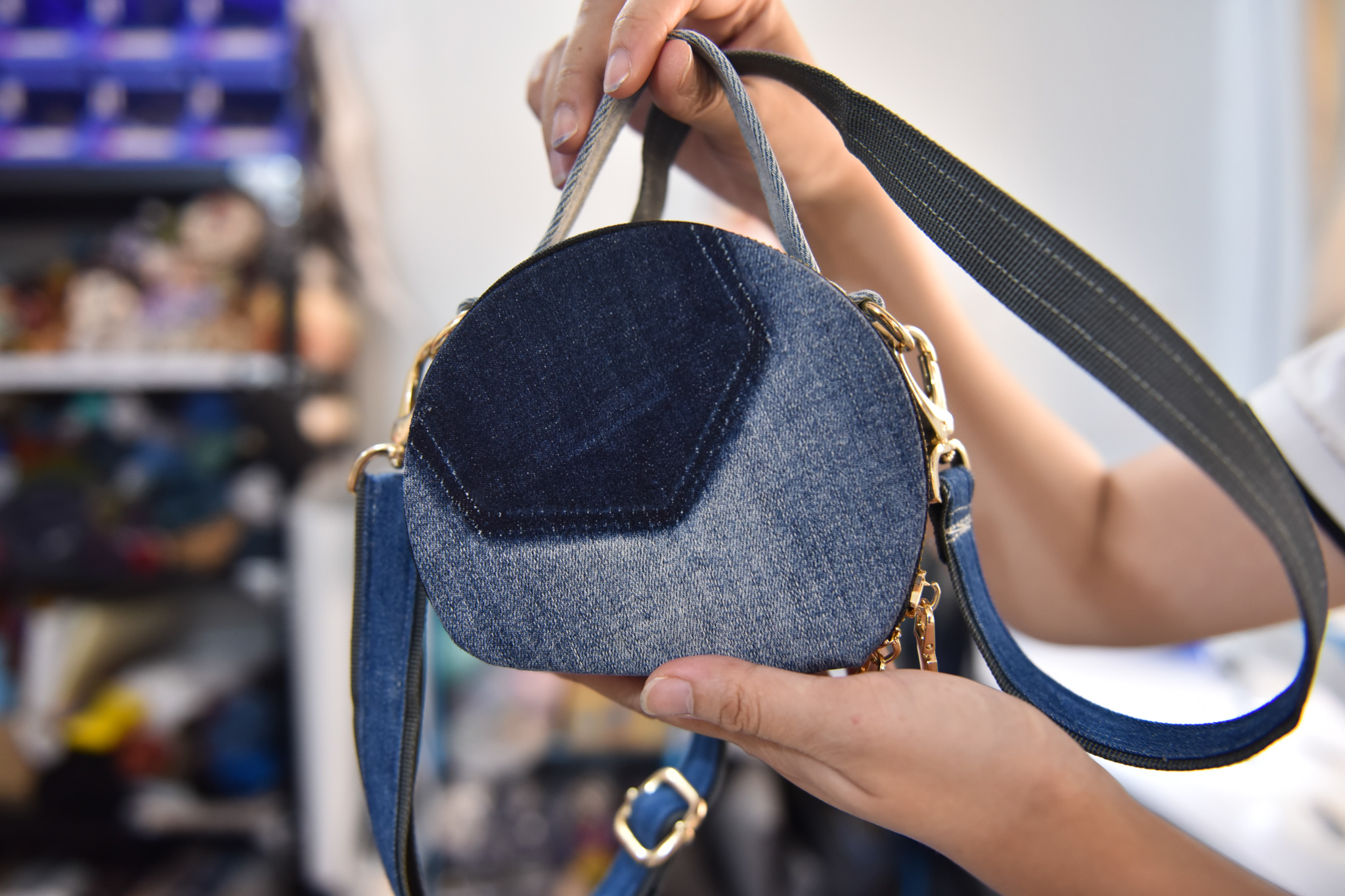 A pocket pattern on a bag made from an old pair of jeans at Tham’s shop in Tan Binh District, Ho Chi Minh City. Photo: Ngoc Phuong / Tuoi Tre News