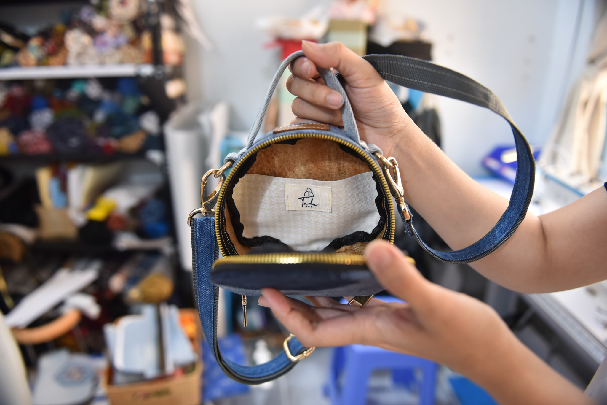 An inside look at a bag made from upcycled denim at Tham’s shop in Tan Binh District, Ho Chi Minh City. Photo: Ngoc Phuong / Tuoi Tre News