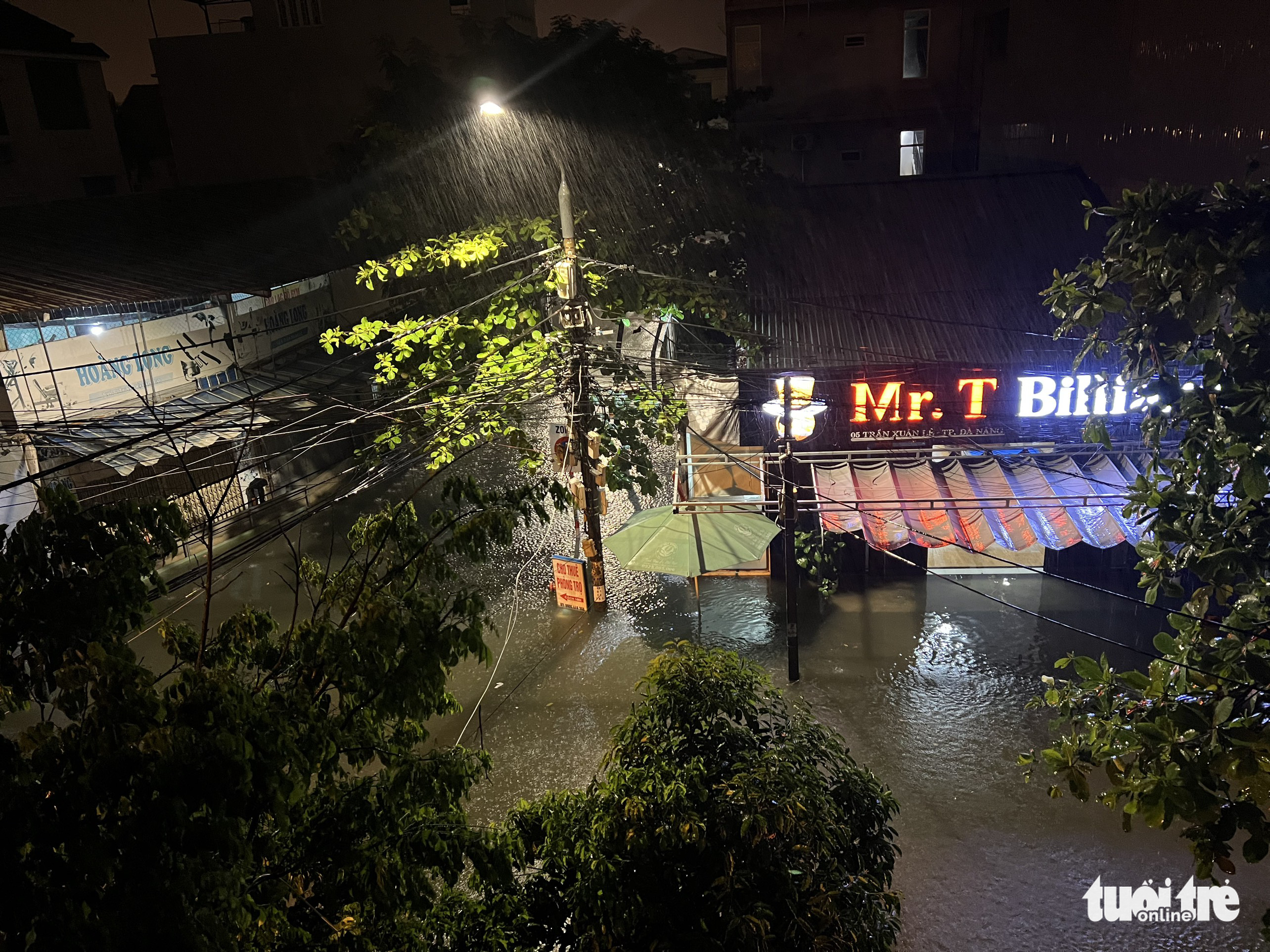 Rainwater inundates a street in Thanh Khe District, Da Nang City, Vietnam, April 1, 2022. Photo: Nguyen Nghia / Tuoi Tre