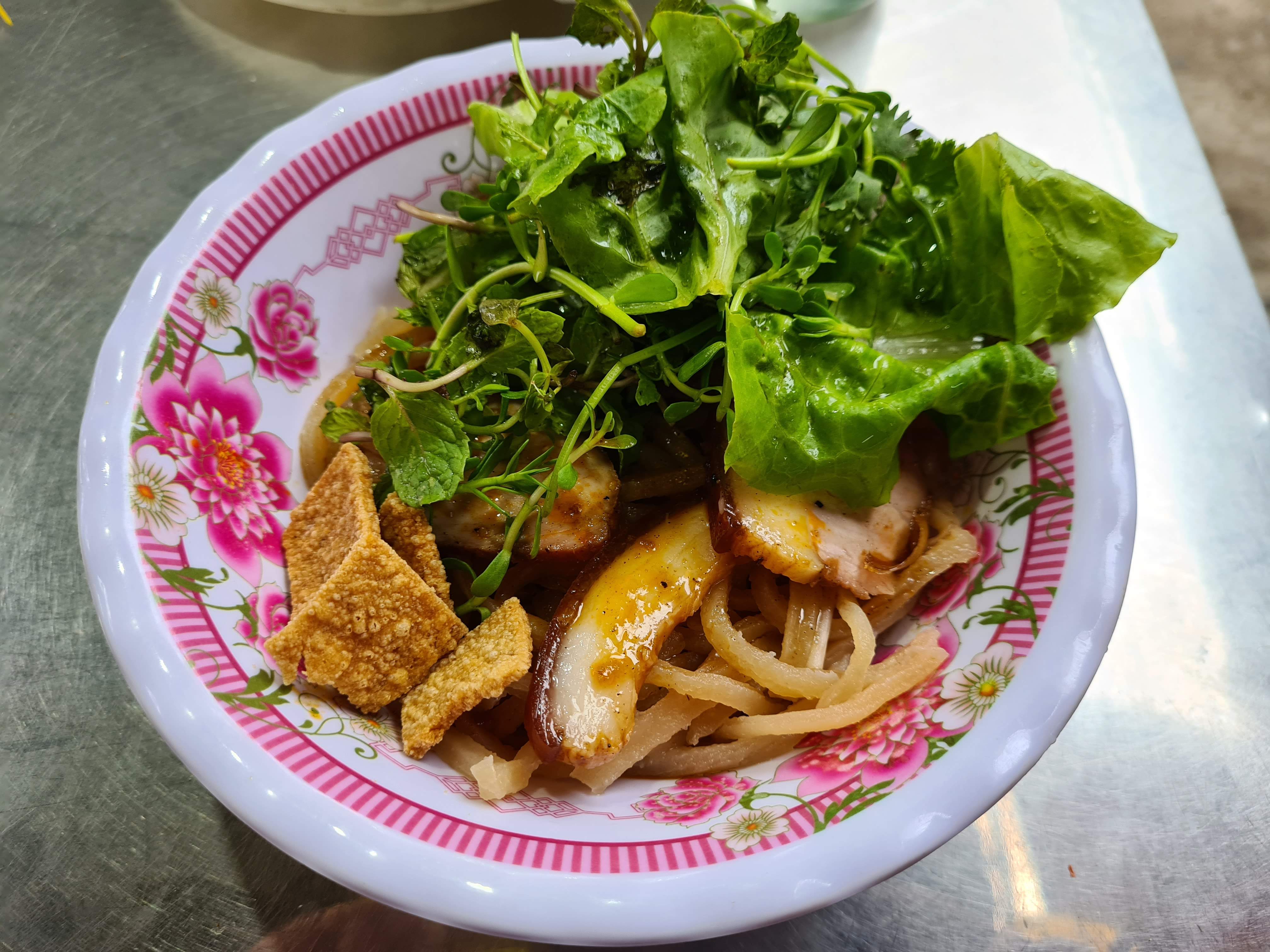 A bowl of cao lau is served at a diner in Hoi An Ancient Town, Quang Nam Province, Vietnam. Photo: Duy Khang / Tuoi Tre