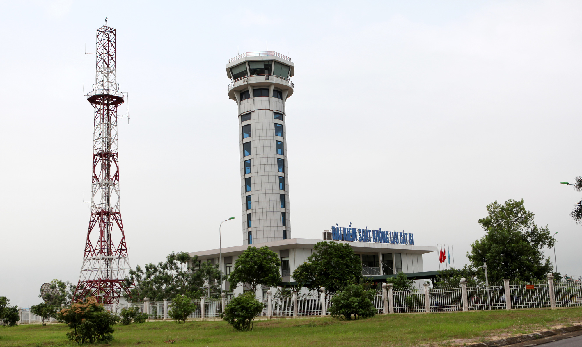 Vietnam clarifies case of air traffic controller missing calls from pilot