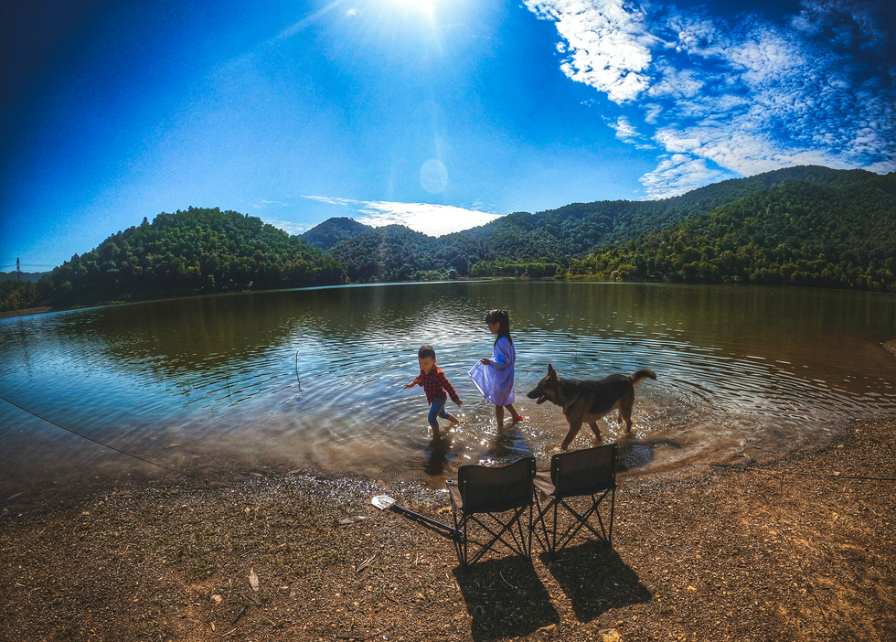 Luong Lam Son’s children are seen playing at a lake in this photo. Photo: Lam Son / Handout via Tuoi Tre