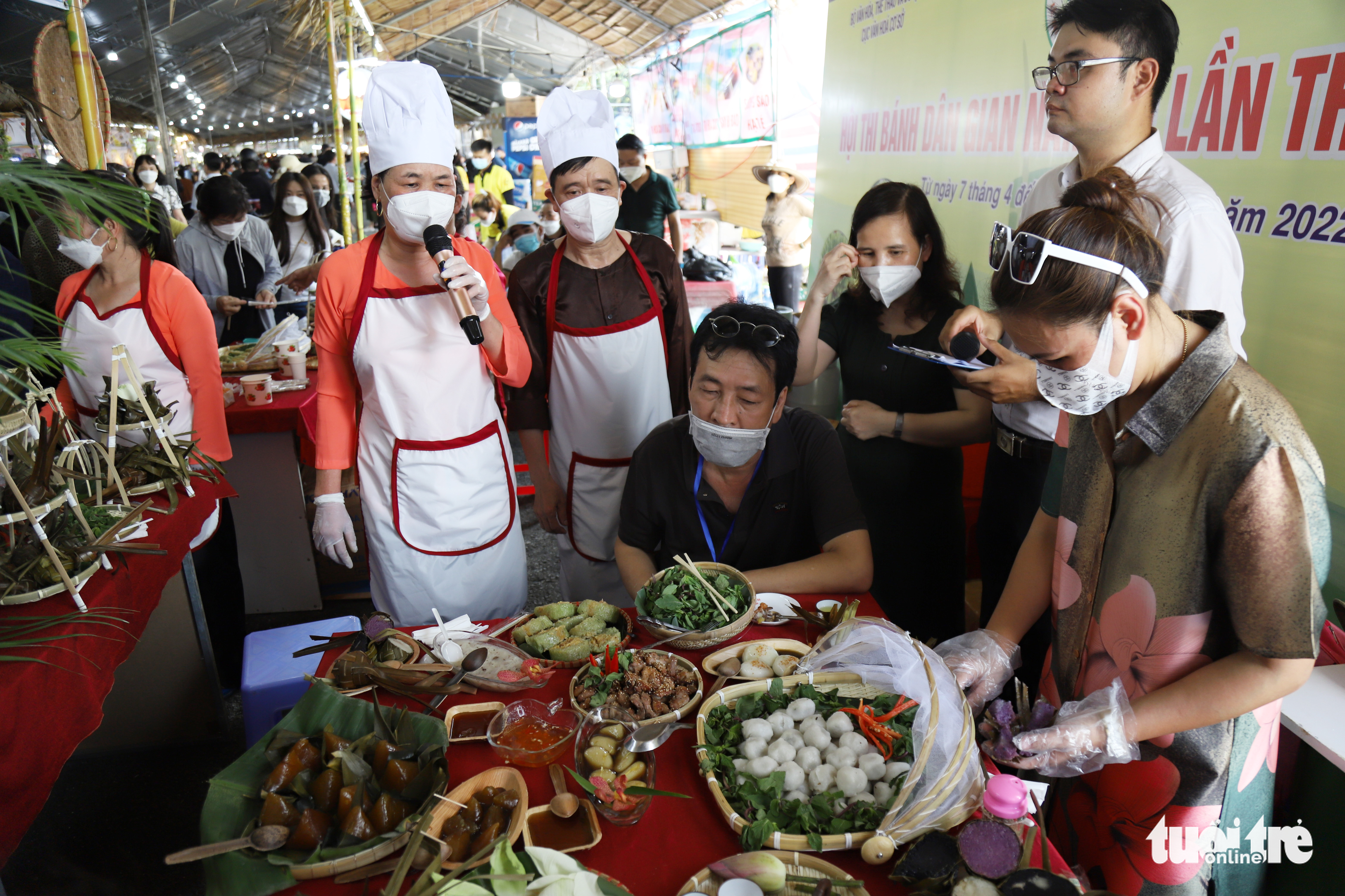Artisans and cake makers participate in a competition on making traditional cakes at the Traditional Southern Cake Festival in Can Tho City, Vietnam, April 7, 2022. Photo: Chi Quoc / Tuoi Tre