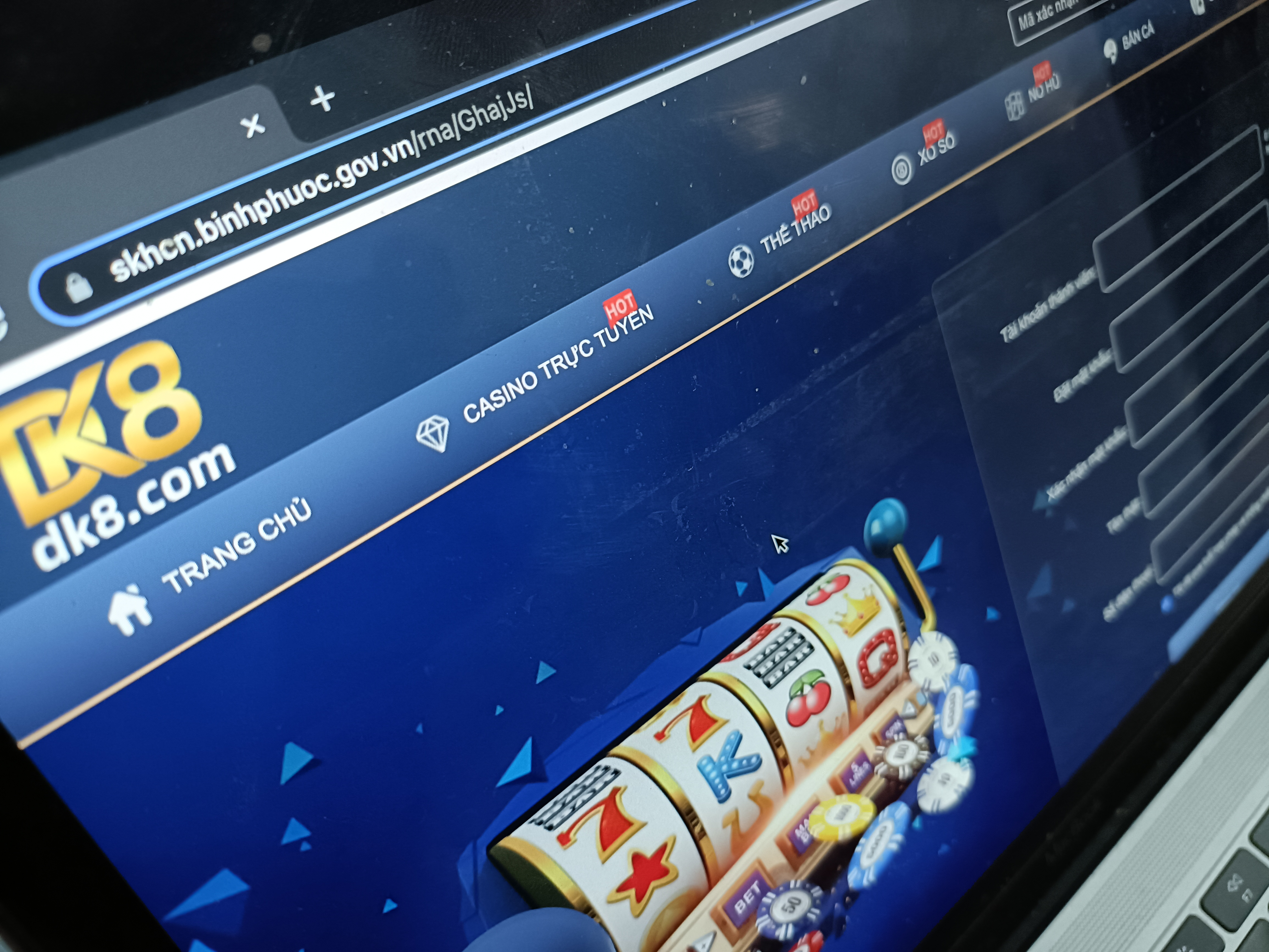 Websites of Vietnam's state-run agencies disturbed by ads for online card games